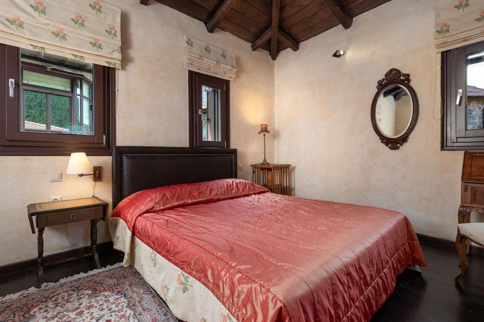 Ostra Menalon Luxury Suites Kardharás Rum bild