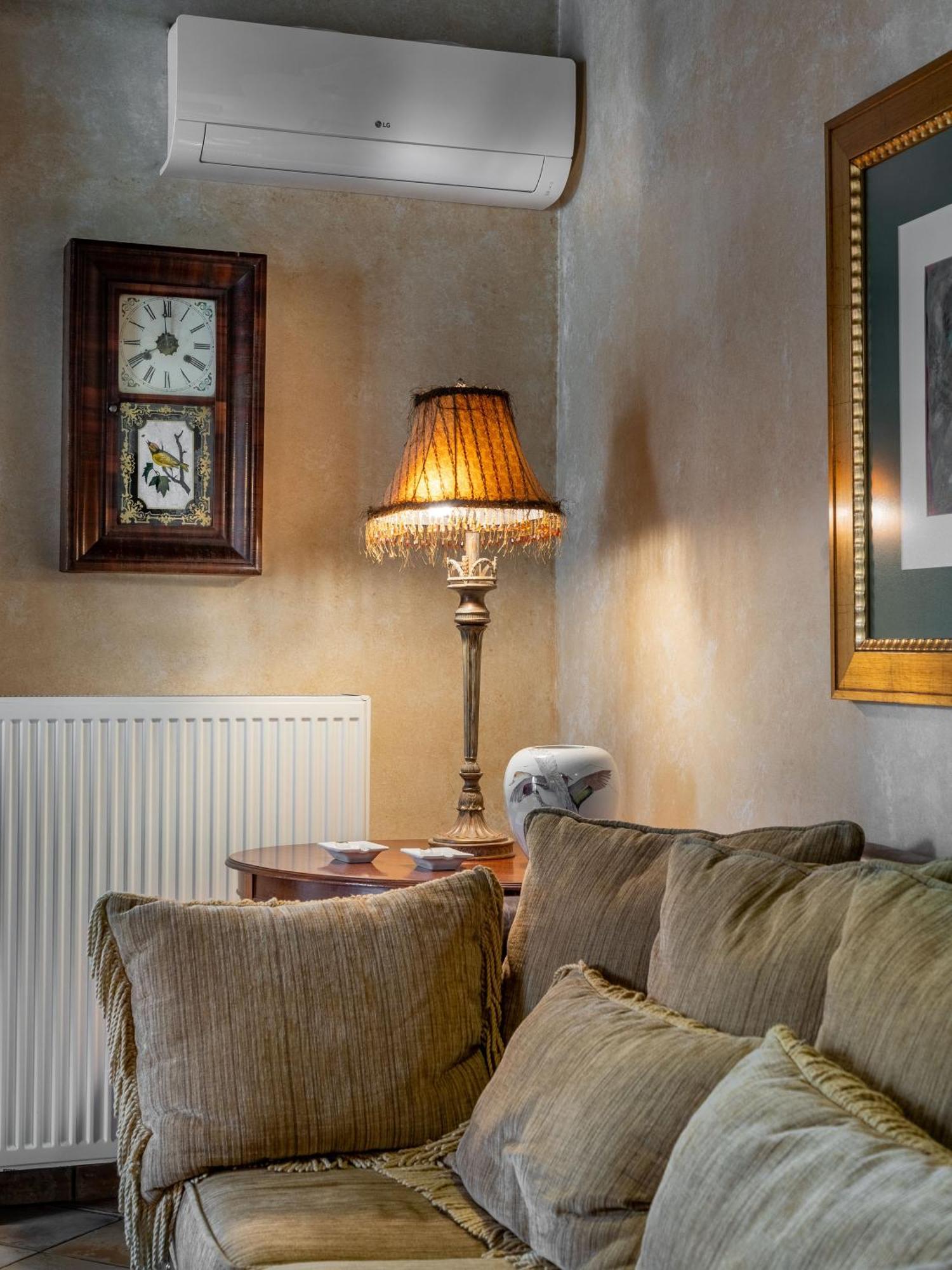Ostra Menalon Luxury Suites Kardharás Rum bild
