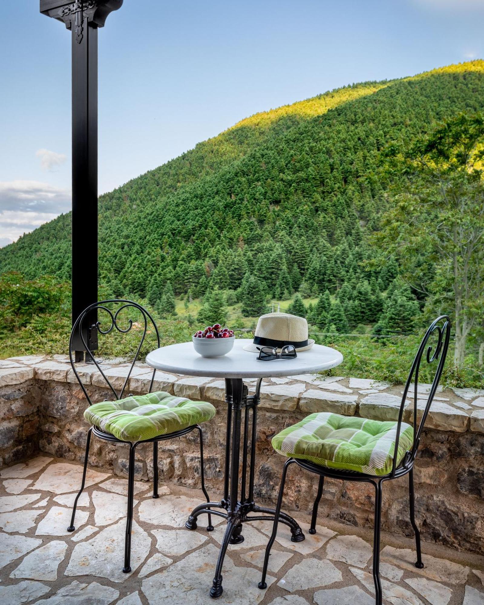 Ostra Menalon Luxury Suites Kardharás Exteriör bild