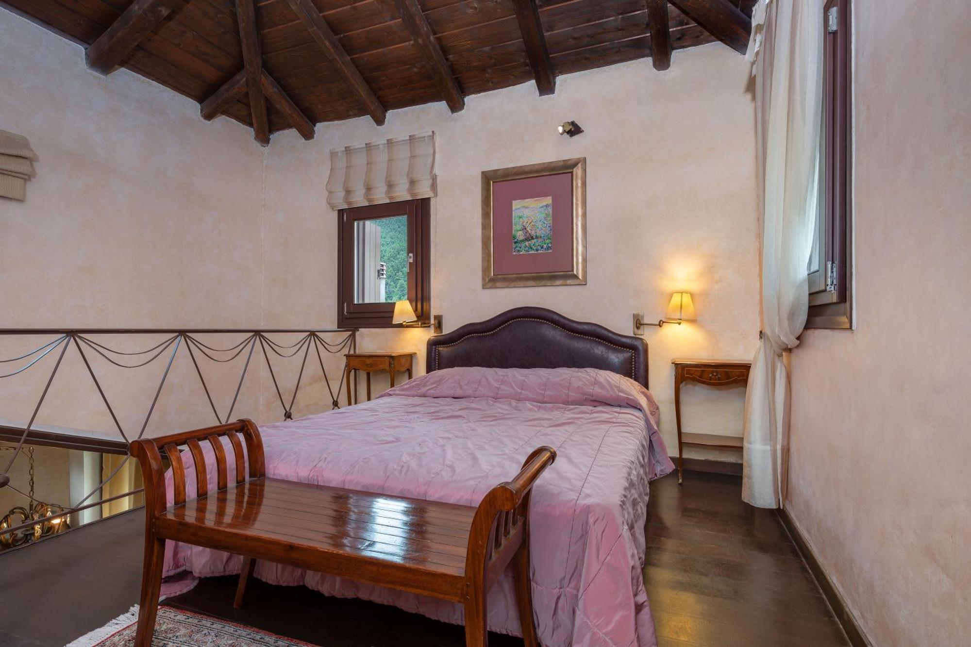 Ostra Menalon Luxury Suites Kardharás Rum bild