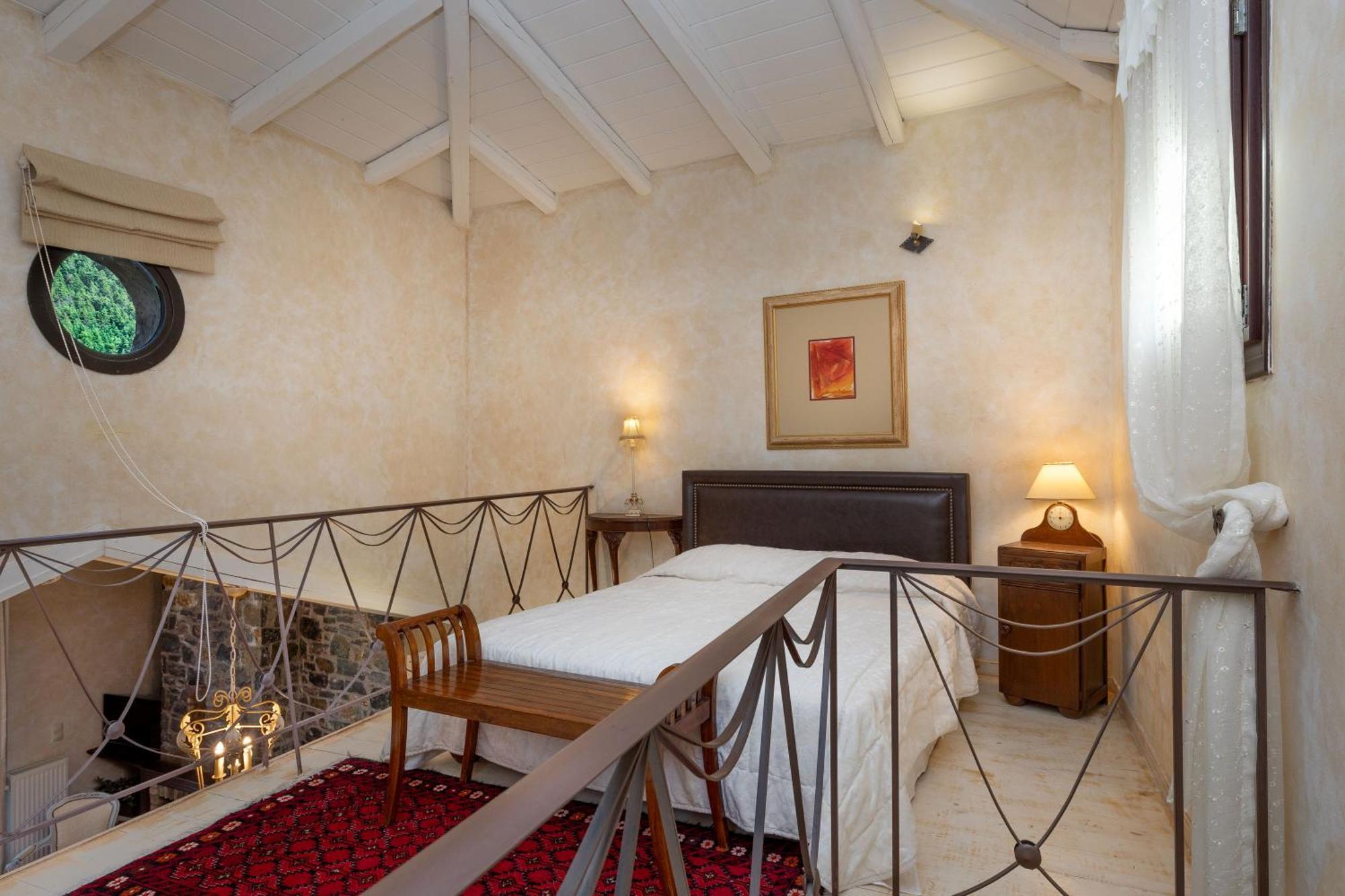 Ostra Menalon Luxury Suites Kardharás Rum bild