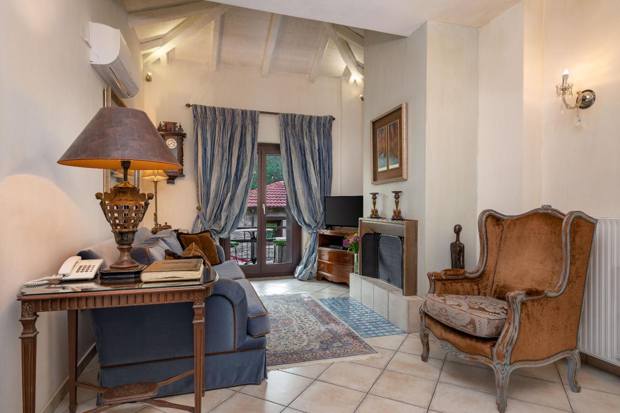 Ostra Menalon Luxury Suites Kardharás Rum bild