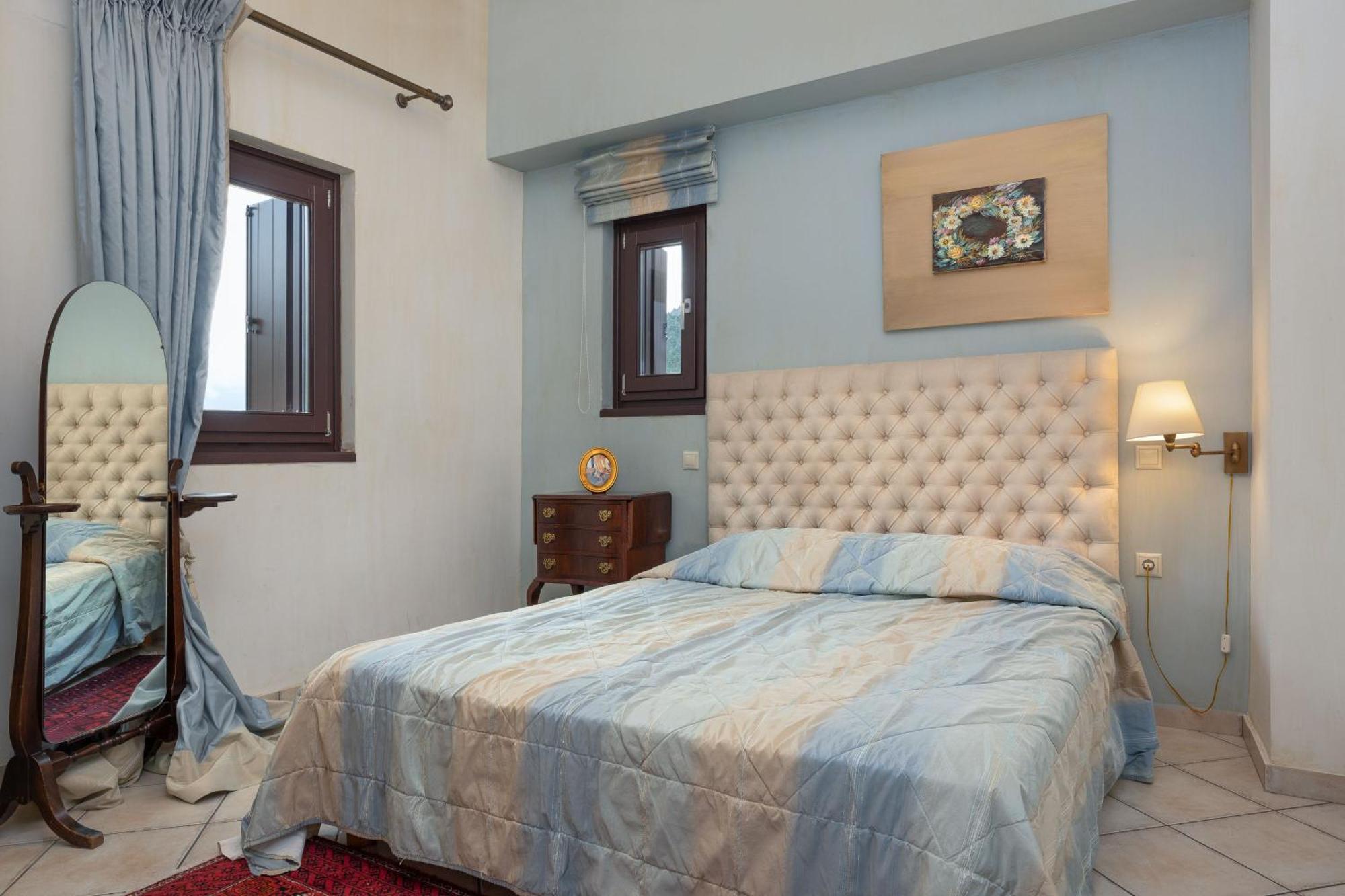 Ostra Menalon Luxury Suites Kardharás Rum bild