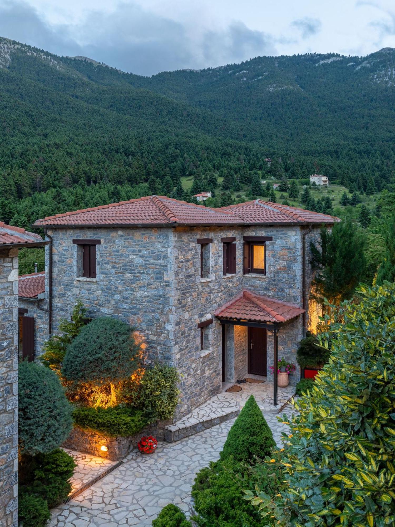 Ostra Menalon Luxury Suites Kardharás Exteriör bild